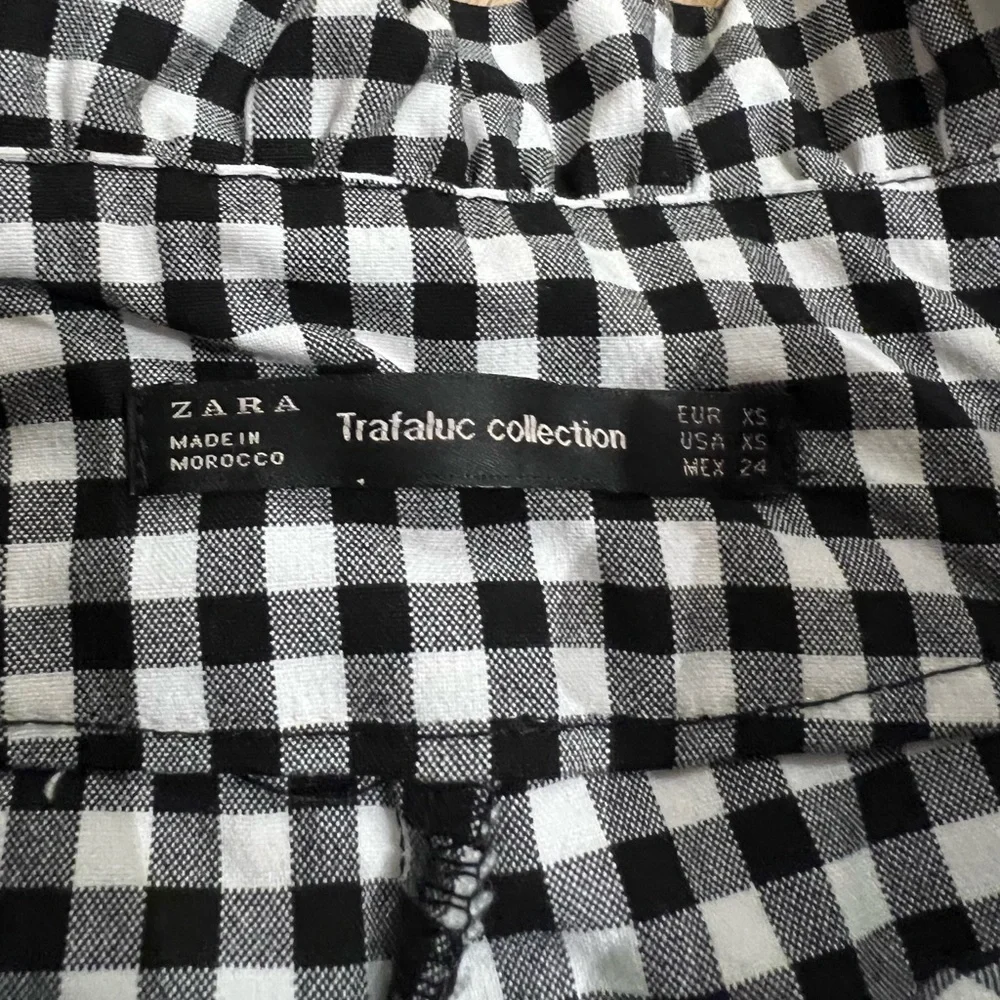 Zara Short - Picture 2 of 3